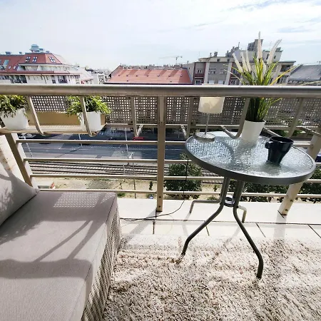 - Duna Part Apartment *