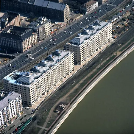 - Duna Part Apartment *